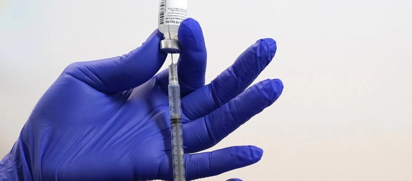 Εμβόλιο AstraZeneca: Ανοίγει σήμερα η πλατφόρμα για τους 60 έως 64 χρόνων - Πως θα κλείσετε ραντεβού